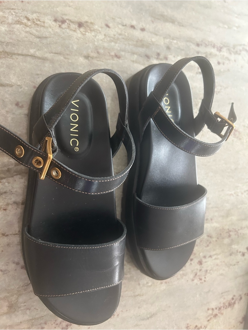 Vionic Women’s Black Jamie Lug Sandals - Excellent Condition - Size 6.5 - Picture 1 of 4